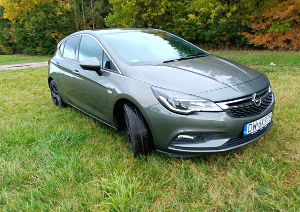 Opel Astra cena 53400 przebieg: 77000, rok produkcji 2017 z Wrocław małe 232